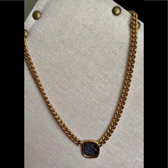 Meet your Posher, FleurRaven - Picture 2 of 3